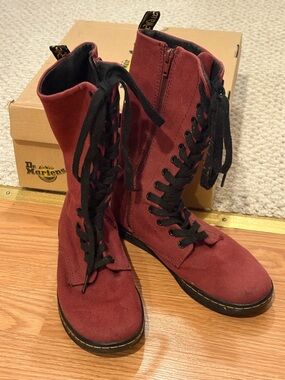 Dr. Martens Battersea Women's Size 6 Mid Calf Lace Up Combat Boots in Maroon